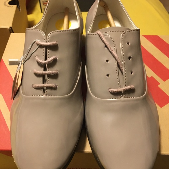 fitflop F-Pop Oxford Wmn Size8US Patent Leather Color: Plumthistle - Picture 2 of 6